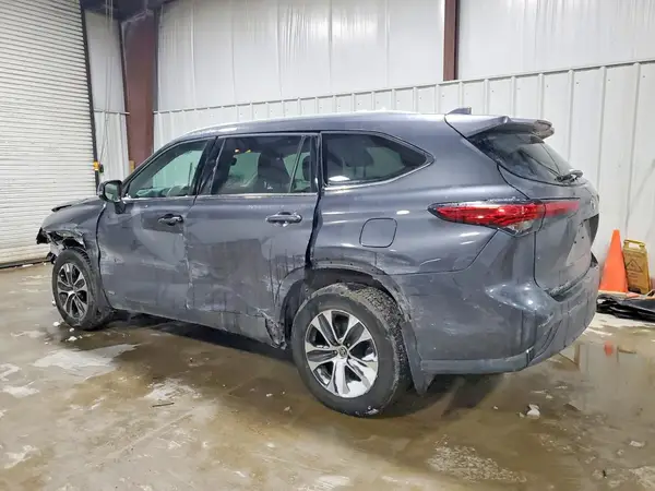 5TDGBRCH4NS553656 2022 TOYOTA HIGHLANDER - Image 2