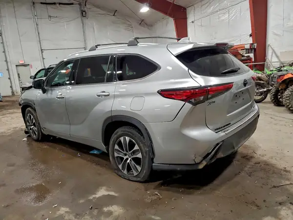 5TDGBRCH4NS557707 2022 TOYOTA HIGHLANDER - Image 2