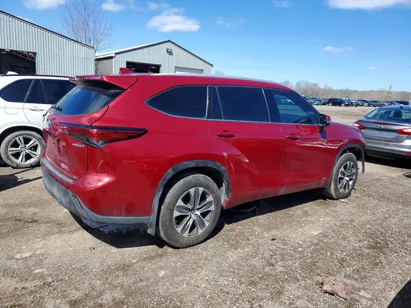 5TDGBRCH4NS560512 2022 TOYOTA HIGHLANDER - Image 2