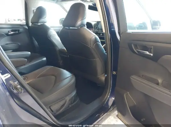 5TDGBRCH4NS560901 2022 TOYOTA HIGHLANDER - Image 8