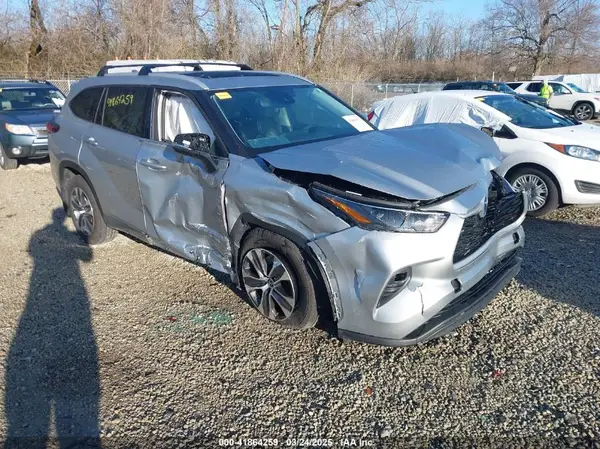 5TDGBRCH4NS561319 2022 TOYOTA HIGHLANDER - Image 1