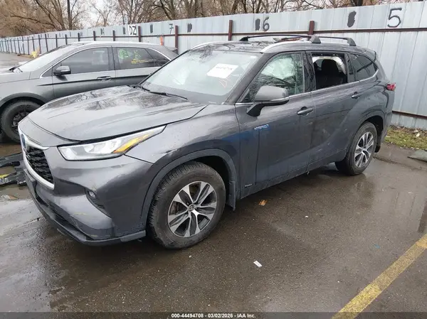 5TDGBRCH5LS506987 2020 TOYOTA HIGHLANDER - Image 2