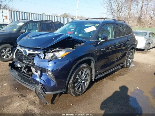 5TDGBRCH5LS512417 2020 TOYOTA HIGHLANDER - Image 2