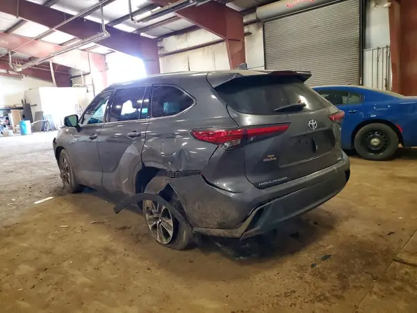 5TDGBRCH5LS513454 2020 TOYOTA HIGHLANDER - Image 2
