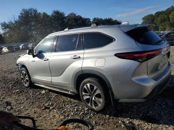 5TDGBRCH5MS035098 2021 TOYOTA HIGHLANDER - Image 2