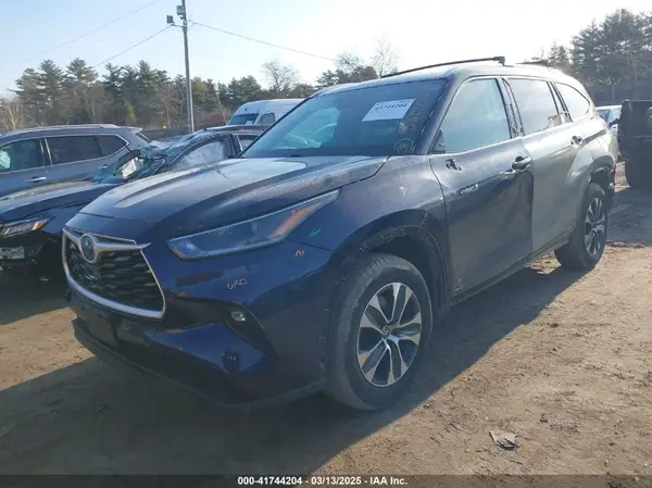 5TDGBRCH5MS515061 2021 TOYOTA HIGHLANDER - Image 2