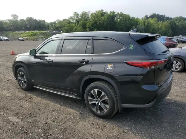 5TDGBRCH5MS515626 2021 TOYOTA HIGHLANDER - Image 2
