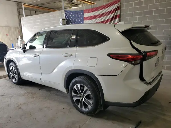 5TDGBRCH5MS516310 2021 TOYOTA HIGHLANDER - Image 2