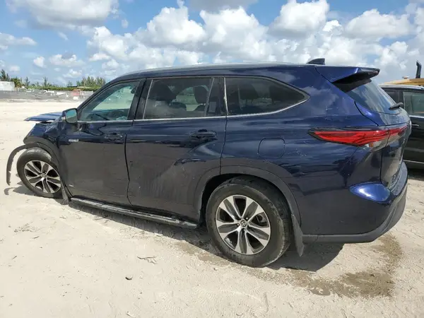5TDGBRCH5MS526982 2021 TOYOTA HIGHLANDER - Image 2
