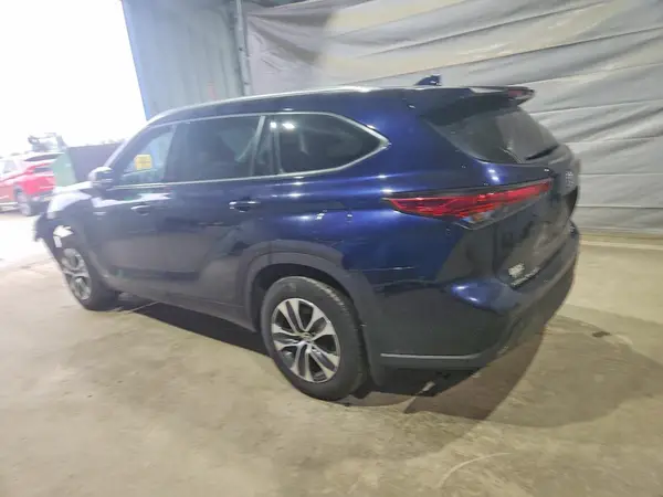 5TDGBRCH5MS528621 2021 TOYOTA HIGHLANDER - Image 2