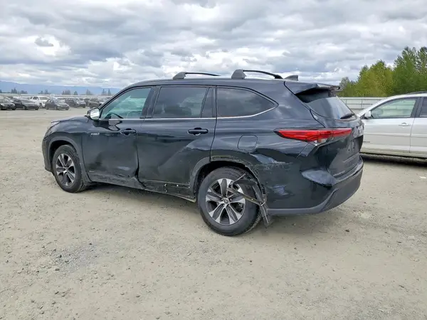 5TDGBRCH5MS528957 2021 TOYOTA HIGHLANDER - Image 2