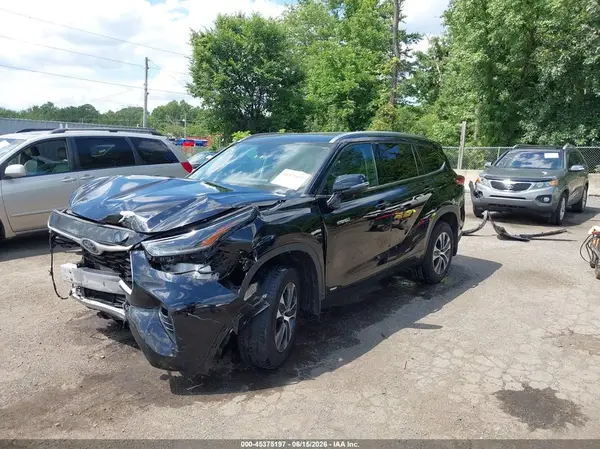 5TDGBRCH5MS533804 2021 TOYOTA HIGHLANDER - Image 2