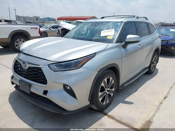 5TDGBRCH5MS534984 2021 TOYOTA HIGHLANDER - Image 2