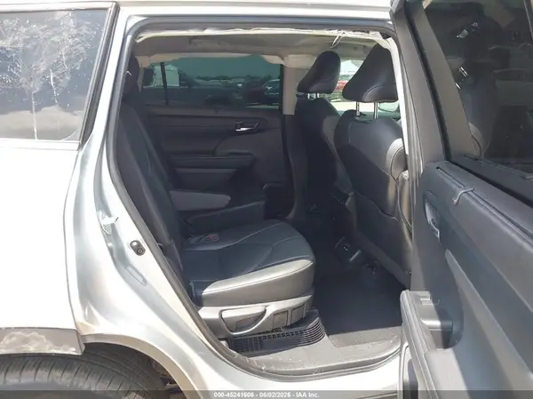 5TDGBRCH5MS534984 2021 TOYOTA HIGHLANDER - Image 8