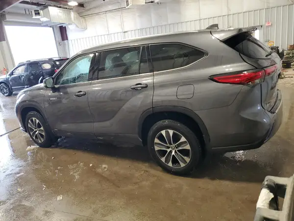 5TDGBRCH5MS536878 2021 TOYOTA HIGHLANDER - Image 2