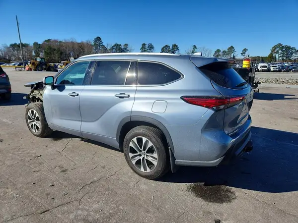 5TDGBRCH5NS082116 2022 TOYOTA HIGHLANDER - Image 2