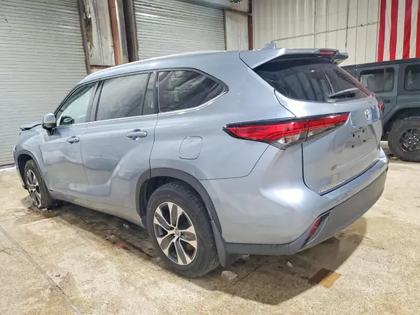 5TDGBRCH5NS095349 2022 TOYOTA HIGHLANDER - Image 2