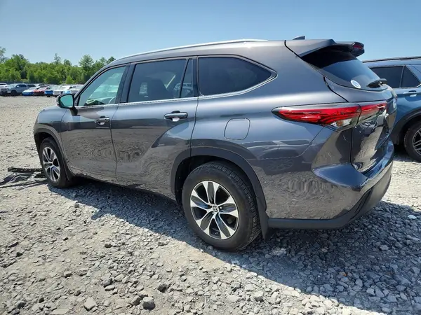 5TDGBRCH5NS537756 2022 TOYOTA HIGHLANDER - Image 2