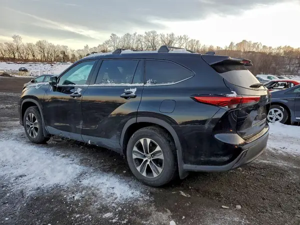5TDGBRCH5NS537787 2022 TOYOTA HIGHLANDER - Image 2