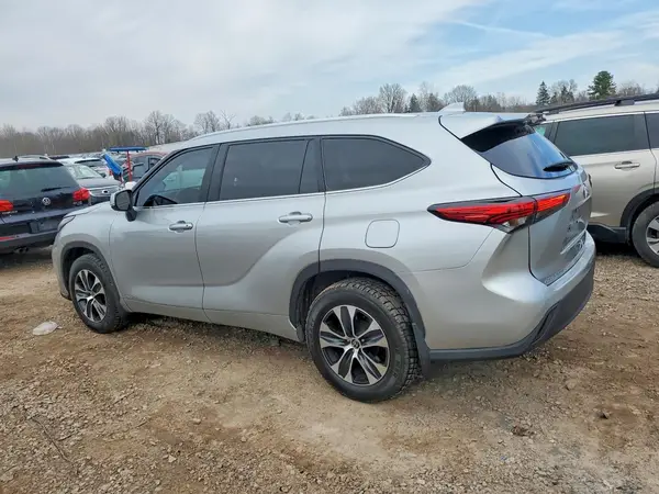 5TDGBRCH5NS538258 2022 TOYOTA HIGHLANDER - Image 2