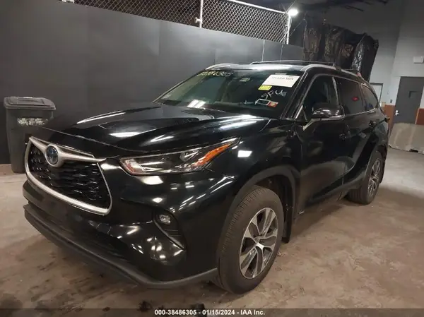 5TDGBRCH5NS538521 2022 TOYOTA HIGHLANDER - Image 2