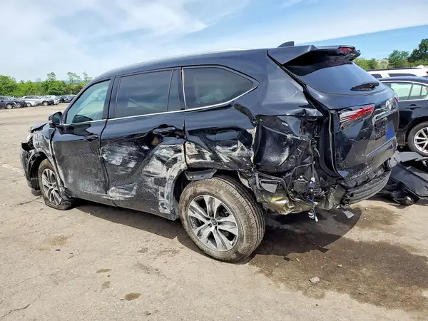 5TDGBRCH5NS545503 2022 TOYOTA HIGHLANDER - Image 2