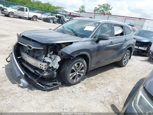 5TDGBRCH5NS549678 2022 TOYOTA HIGHLANDER - Image 2