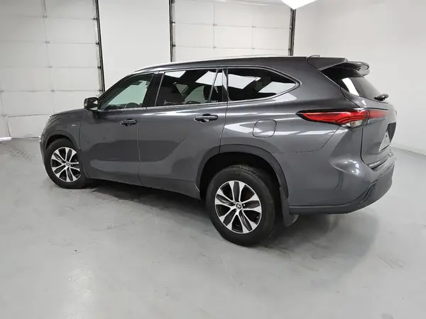 5TDGBRCH5NS550491 2022 TOYOTA HIGHLANDER - Image 2