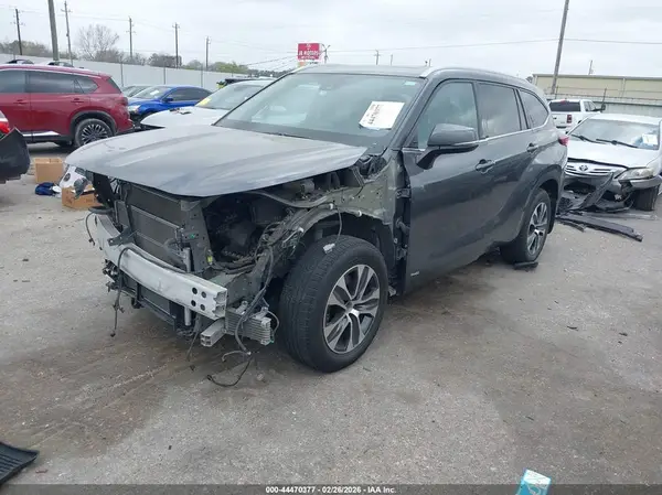 5TDGBRCH5NS555898 2022 TOYOTA HIGHLANDER - Image 2
