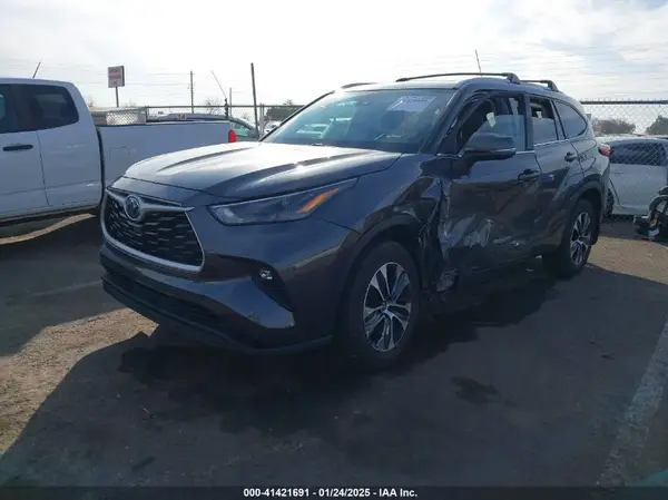5TDGBRCH5NS556064 2022 TOYOTA HIGHLANDER - Image 2