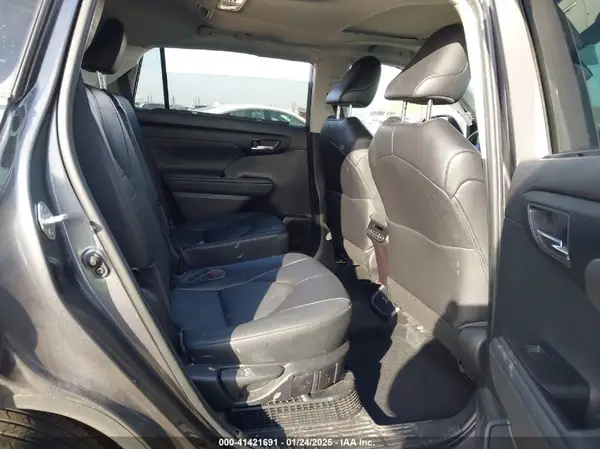 5TDGBRCH5NS556064 2022 TOYOTA HIGHLANDER - Image 8