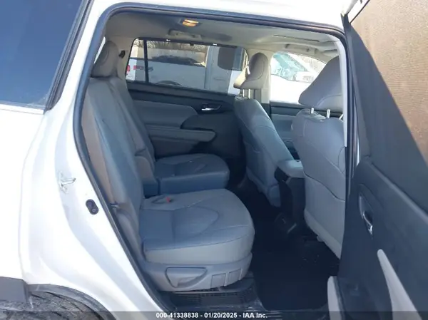 5TDGBRCH5NS558963 2022 TOYOTA HIGHLANDER - Image 8