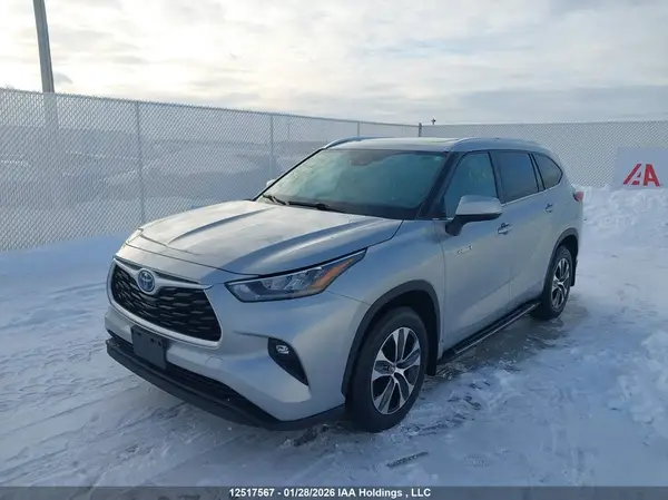 5TDGBRCH6LS011827 2020 TOYOTA HIGHLANDER - Image 2