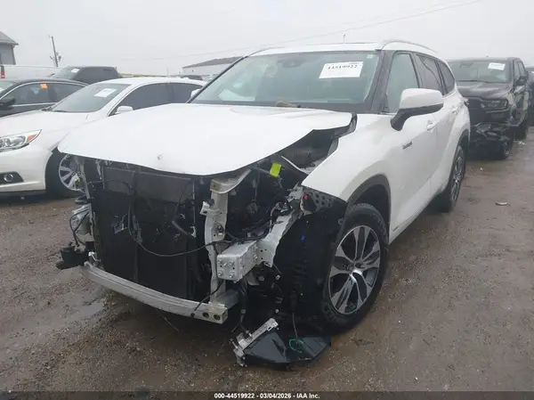 5TDGBRCH6LS502804 2020 TOYOTA HIGHLANDER - Image 2