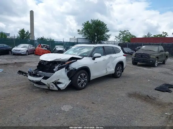5TDGBRCH6LS508375 2020 TOYOTA HIGHLANDER - Image 2