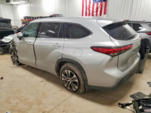 5TDGBRCH6MS040665 2021 TOYOTA HIGHLANDER - Image 2