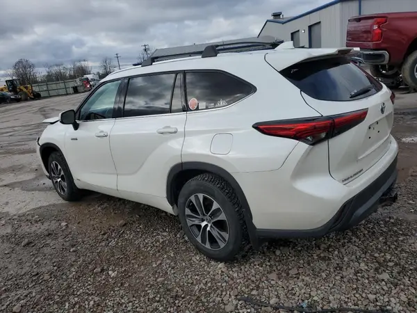 5TDGBRCH6MS047163 2021 TOYOTA HIGHLANDER - Image 2