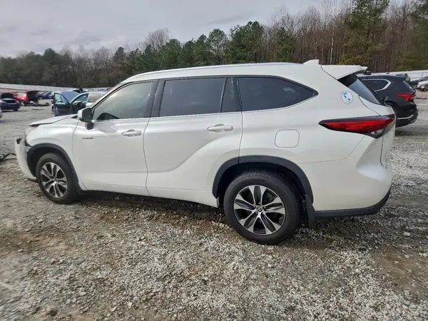 5TDGBRCH6MS050855 2021 TOYOTA HIGHLANDER - Image 2