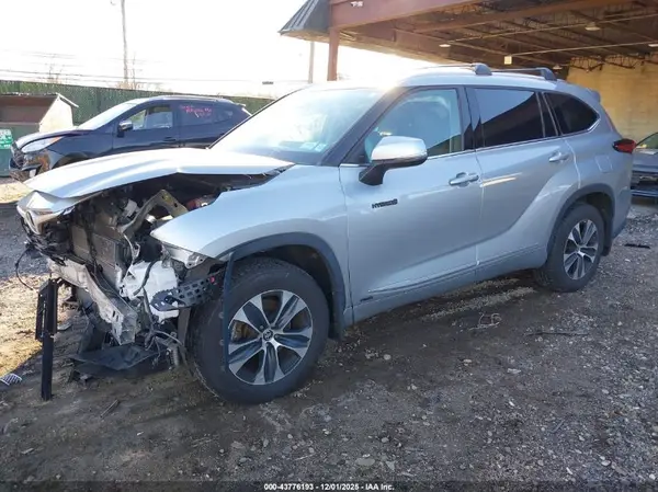 5TDGBRCH6MS069728 2021 TOYOTA HIGHLANDER - Image 2