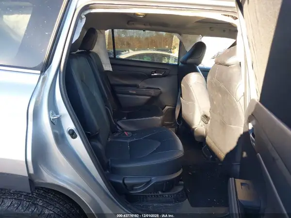 5TDGBRCH6MS069728 2021 TOYOTA HIGHLANDER - Image 8