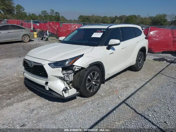 5TDGBRCH6MS516011 2021 TOYOTA HIGHLANDER - Image 2