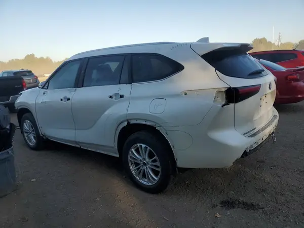 5TDGBRCH6MS518583 2021 TOYOTA HIGHLANDER - Image 2