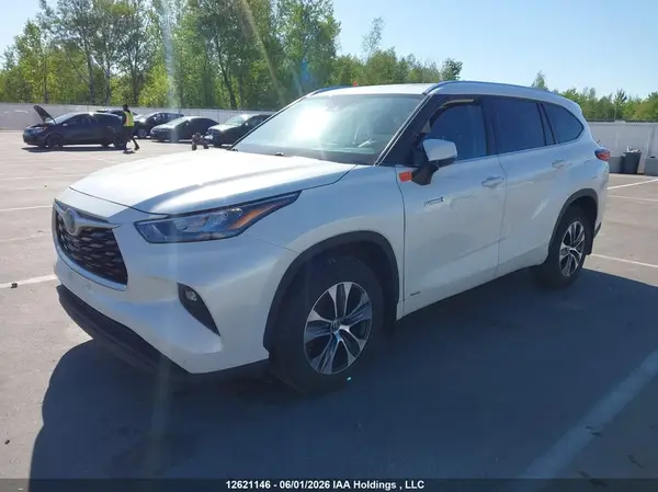 5TDGBRCH6MS524304 2021 TOYOTA HIGHLANDER - Image 2
