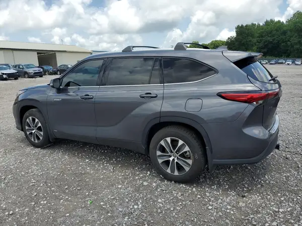 5TDGBRCH6MS525193 2021 TOYOTA HIGHLANDER - Image 2