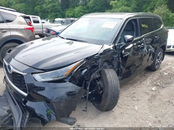 5TDGBRCH6MS526067 2021 TOYOTA HIGHLANDER - Image 2