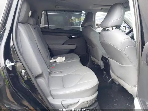 5TDGBRCH6MS526067 2021 TOYOTA HIGHLANDER - Image 8