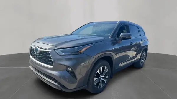 5TDGBRCH6NS545588 2022 TOYOTA HIGHLANDER - Image 2