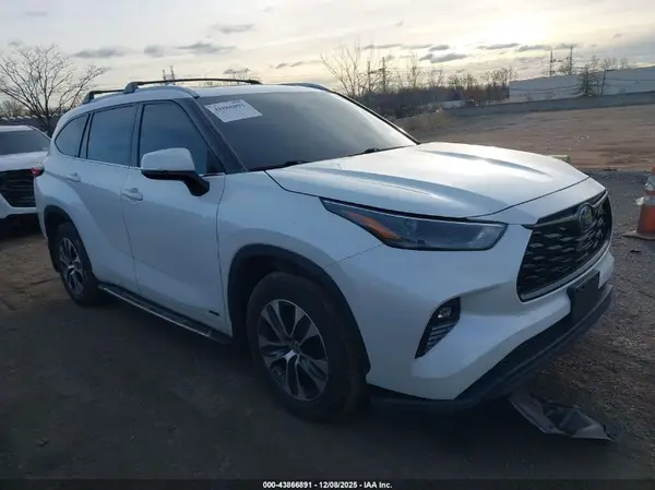 5TDGBRCH6NS548751 2022 TOYOTA HIGHLANDER - Image 1