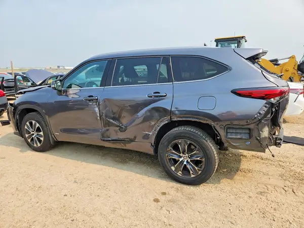 5TDGBRCH6NS555537 2022 TOYOTA HIGHLANDER - Image 2