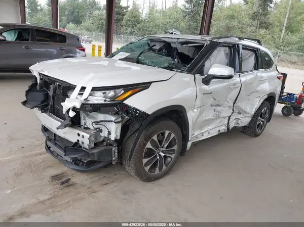 5TDGBRCH7LS001629 2020 TOYOTA HIGHLANDER - Image 2
